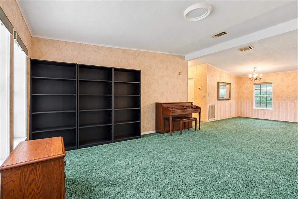 For Sale: $225,000 (3 beds, 2 baths, 1736 Square Feet)