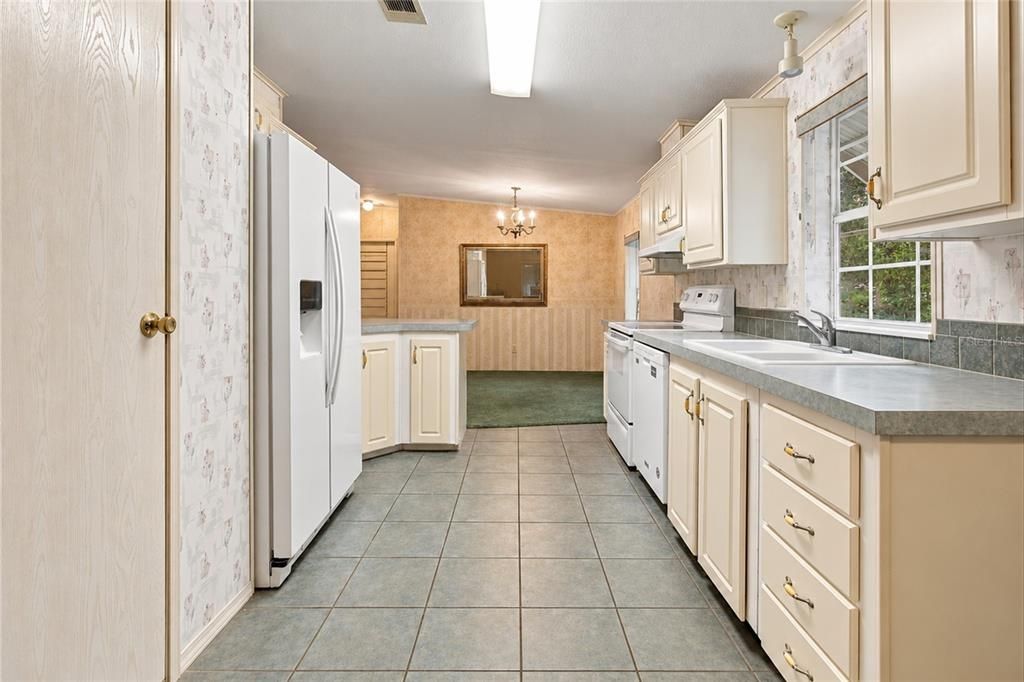 For Sale: $225,000 (3 beds, 2 baths, 1736 Square Feet)