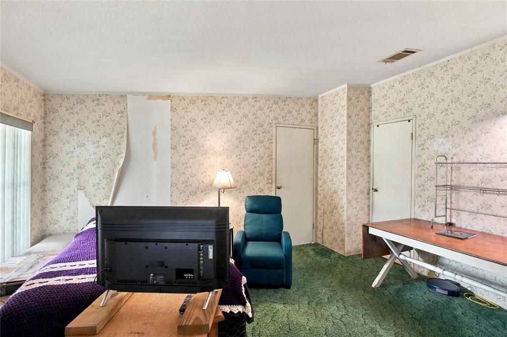For Sale: $225,000 (3 beds, 2 baths, 1736 Square Feet)