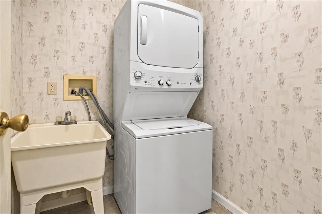 For Sale: $225,000 (3 beds, 2 baths, 1736 Square Feet)