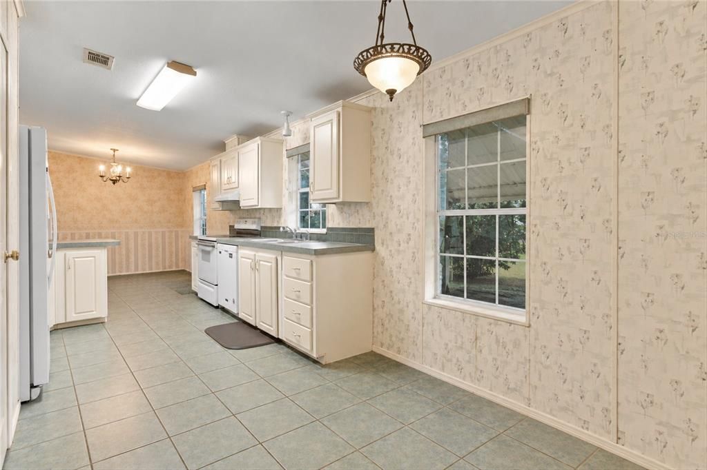 For Sale: $225,000 (3 beds, 2 baths, 1736 Square Feet)