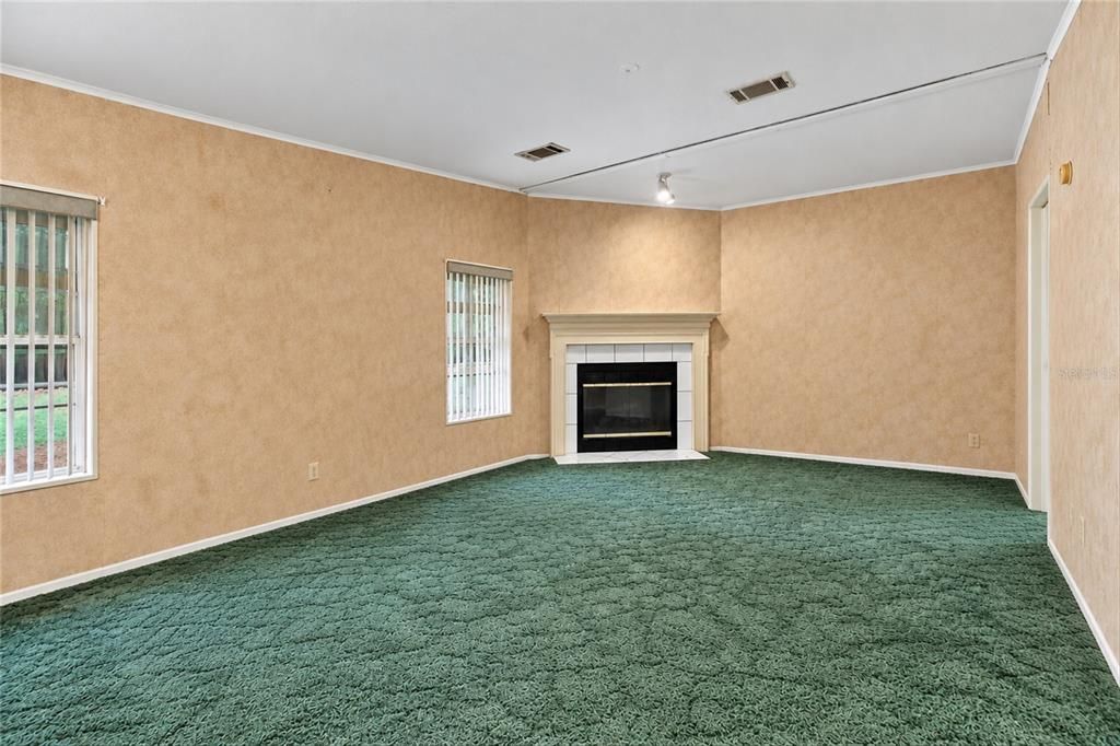 For Sale: $225,000 (3 beds, 2 baths, 1736 Square Feet)