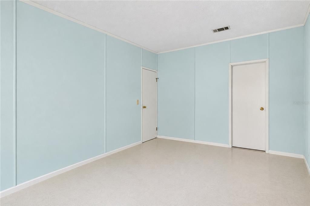 For Sale: $225,000 (3 beds, 2 baths, 1736 Square Feet)