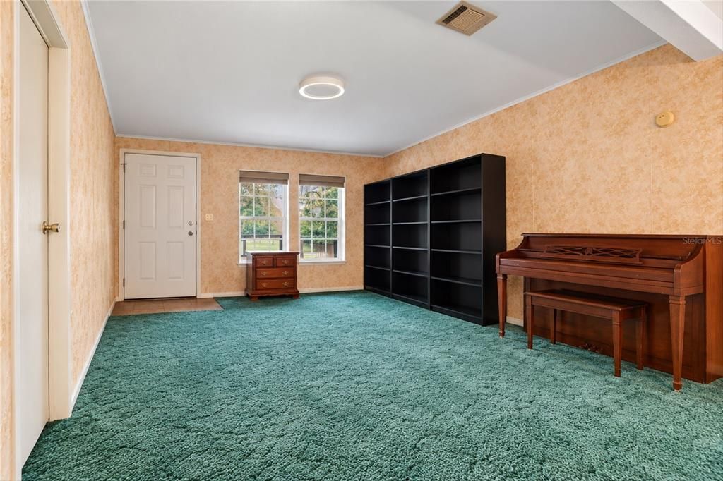 For Sale: $225,000 (3 beds, 2 baths, 1736 Square Feet)