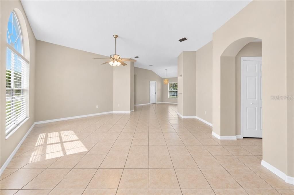 For Sale: $324,900 (4 beds, 2 baths, 1617 Square Feet)