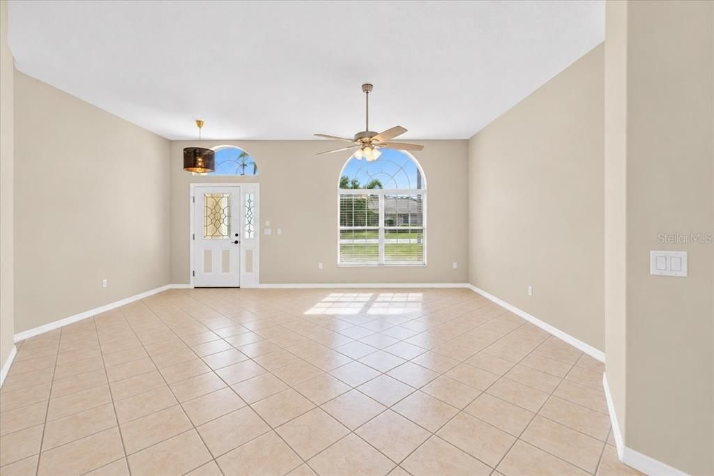 For Sale: $324,900 (4 beds, 2 baths, 1617 Square Feet)