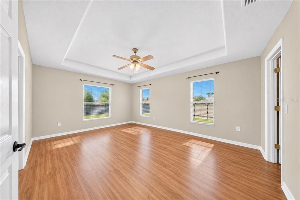 For Sale: $324,900 (4 beds, 2 baths, 1617 Square Feet)