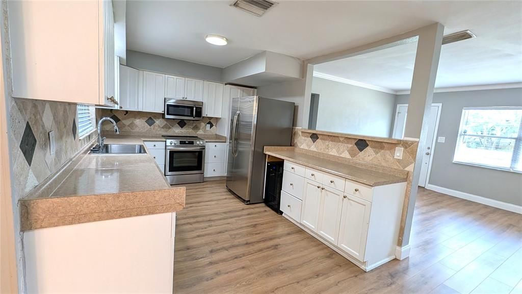 En Venta: $615,000 (4 camas, 2 baños, 1536 Pies cuadrados)