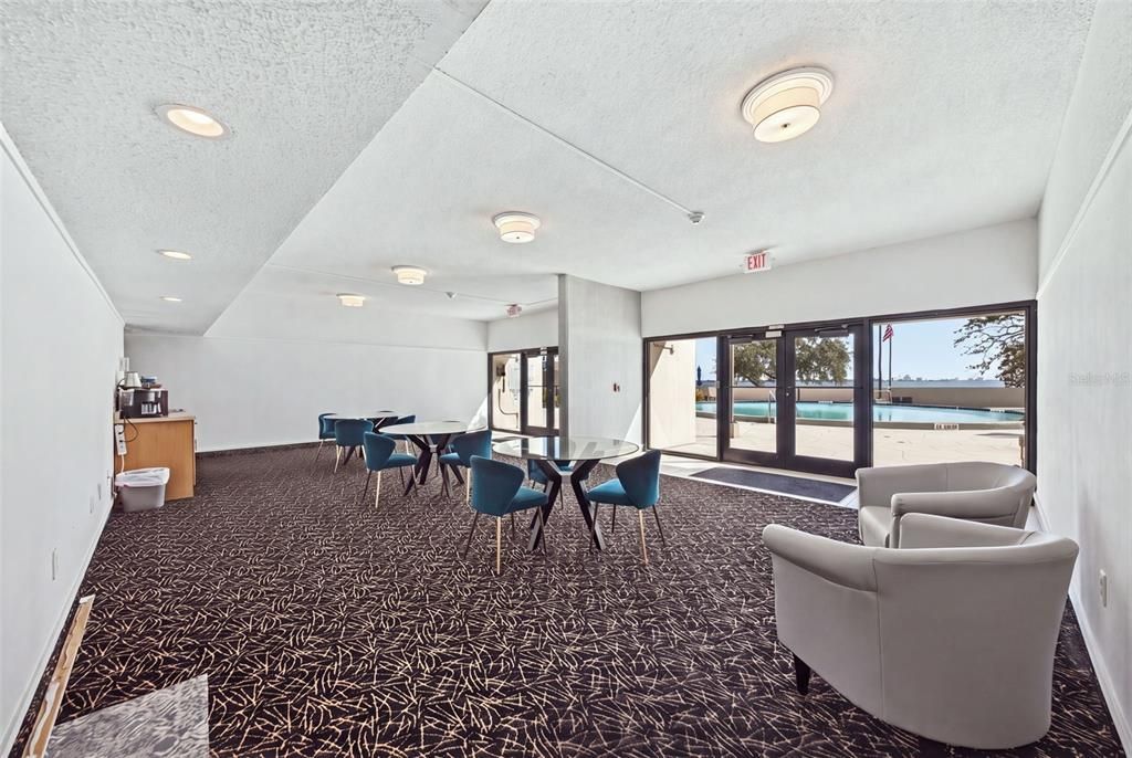For Sale: $260,000 (1 beds, 1 baths, 896 Square Feet)