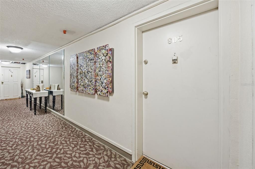 For Sale: $260,000 (1 beds, 1 baths, 896 Square Feet)