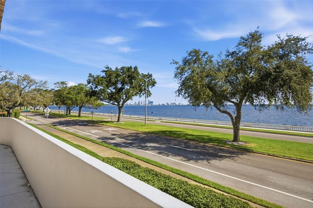 For Sale: $260,000 (1 beds, 1 baths, 896 Square Feet)