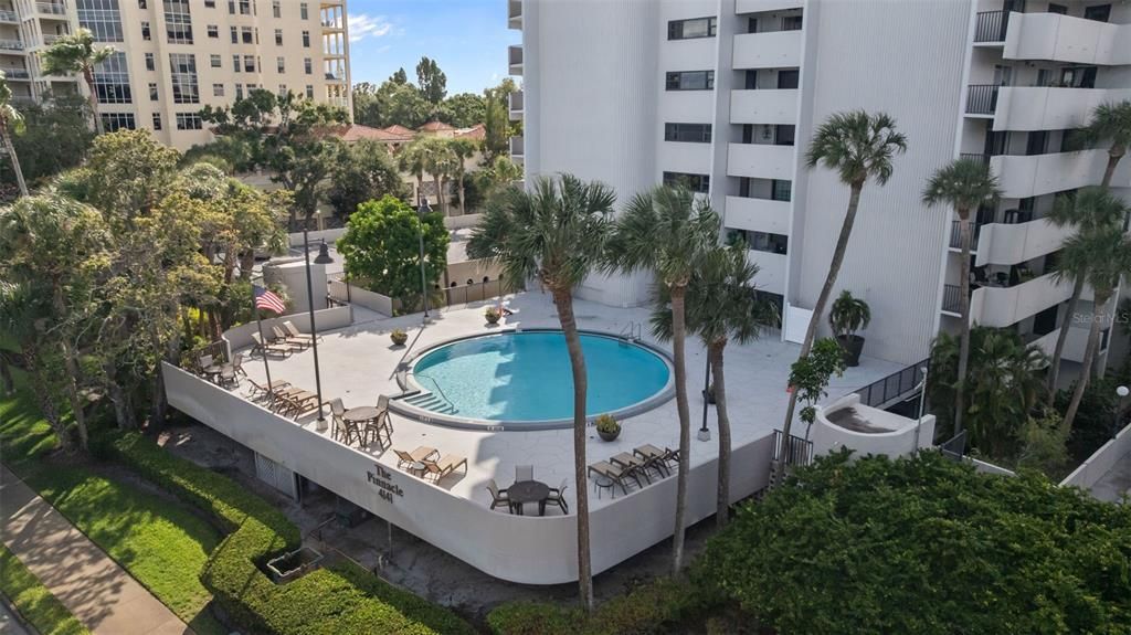 For Sale: $260,000 (1 beds, 1 baths, 896 Square Feet)