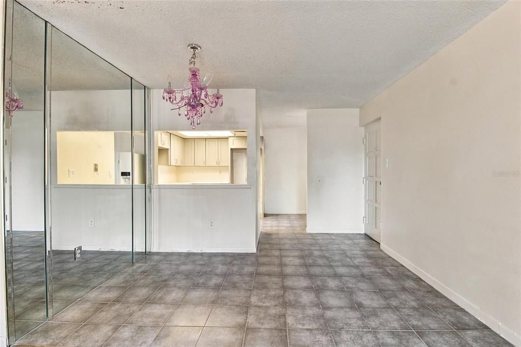 For Sale: $165,000 (2 beds, 2 baths, 1070 Square Feet)