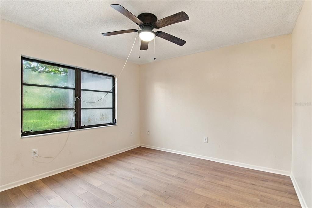 For Sale: $165,000 (2 beds, 2 baths, 1070 Square Feet)