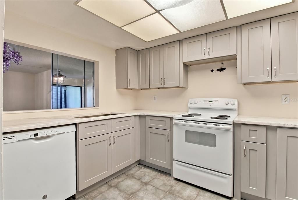 For Sale: $165,000 (2 beds, 2 baths, 1070 Square Feet)