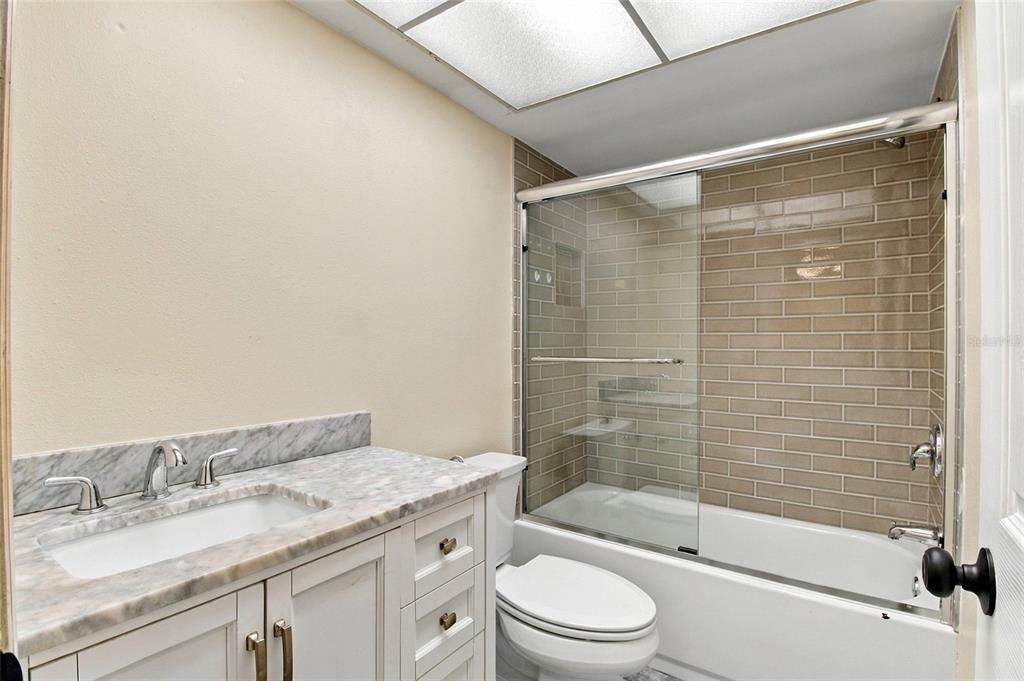 For Sale: $165,000 (2 beds, 2 baths, 1070 Square Feet)