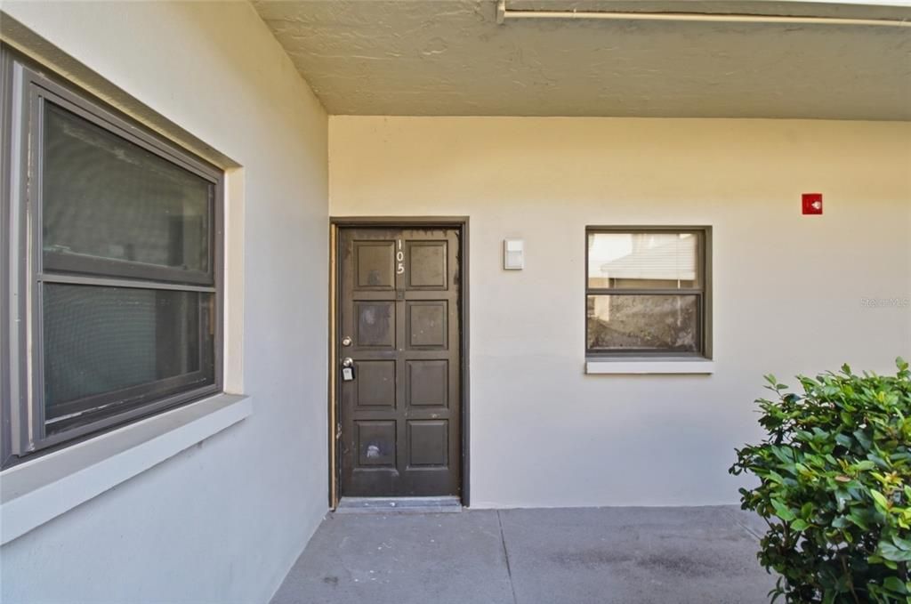 For Sale: $165,000 (2 beds, 2 baths, 1070 Square Feet)