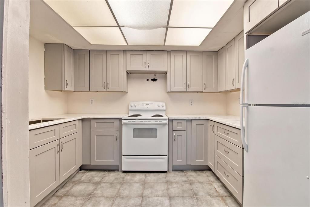For Sale: $165,000 (2 beds, 2 baths, 1070 Square Feet)