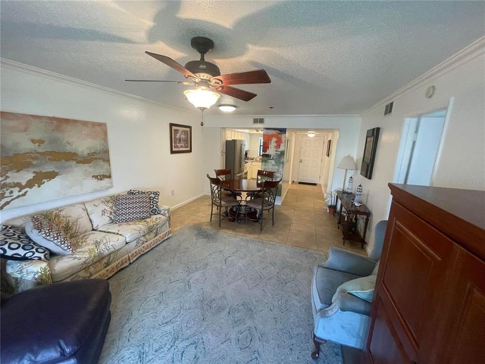 For Sale: $255,000 (2 beds, 2 baths, 894 Square Feet)
