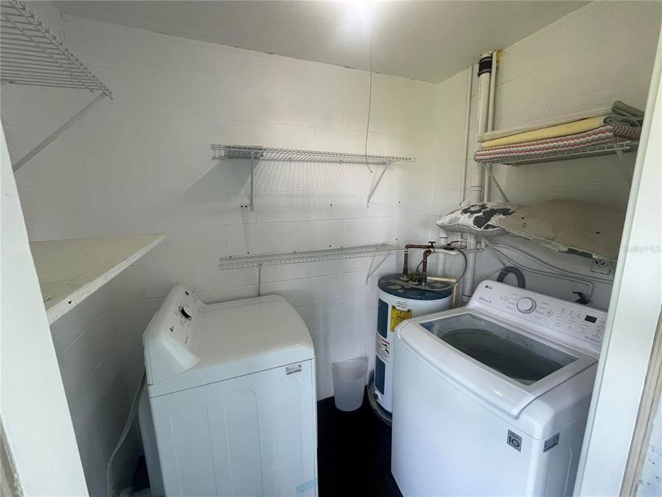 For Sale: $255,000 (2 beds, 2 baths, 894 Square Feet)