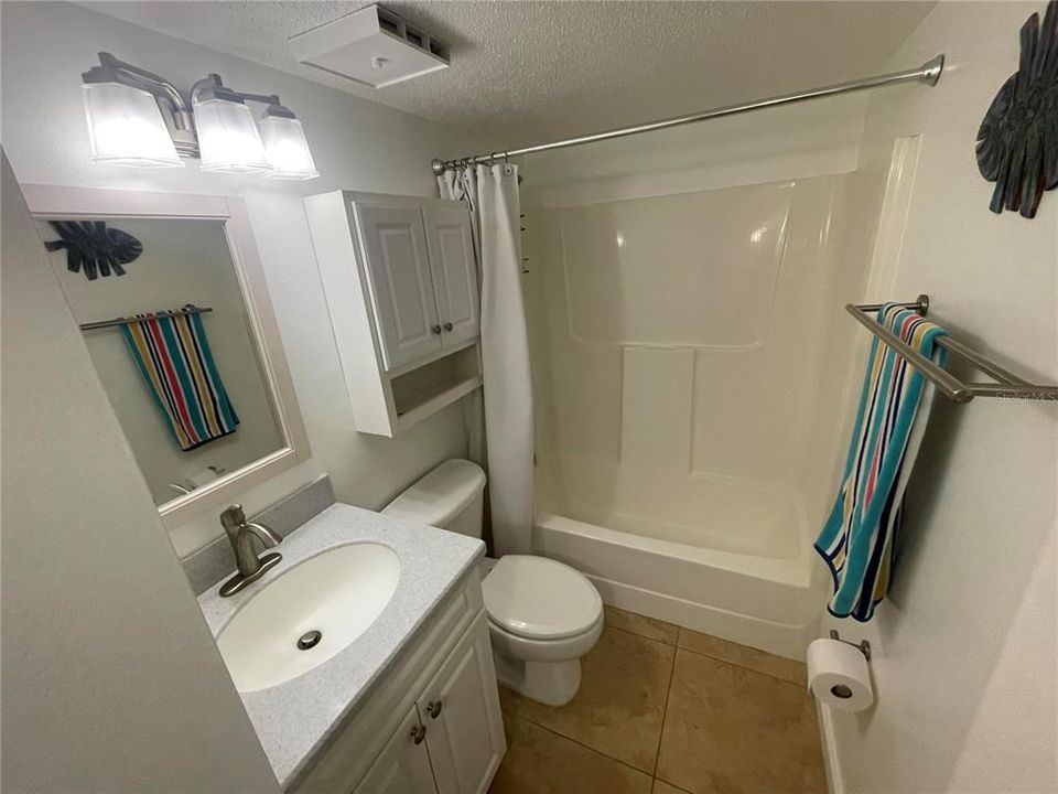 For Sale: $255,000 (2 beds, 2 baths, 894 Square Feet)