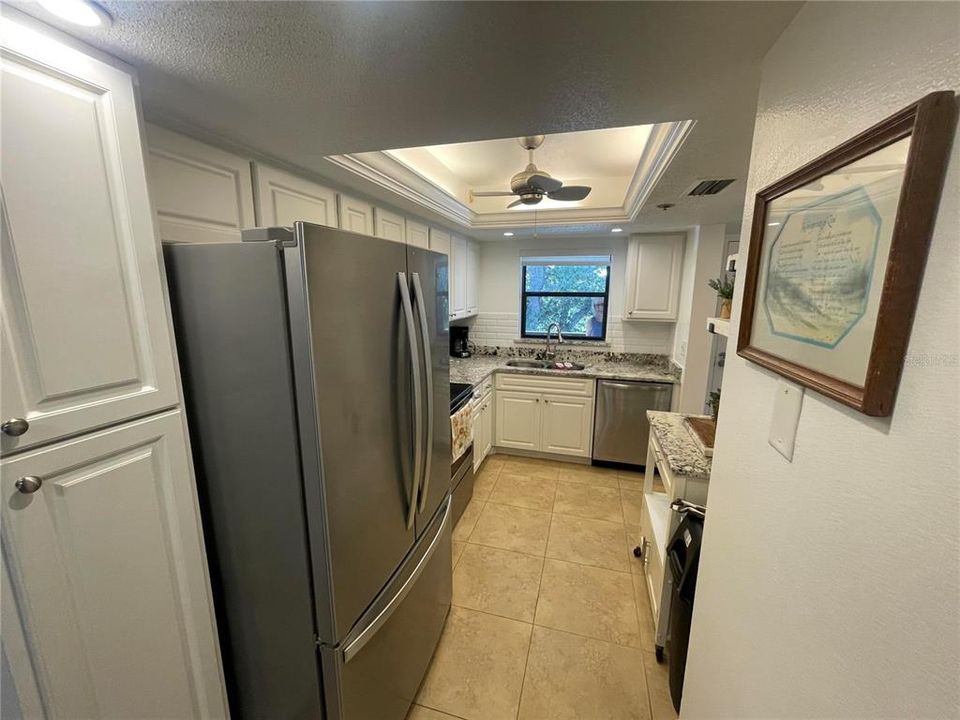 For Sale: $255,000 (2 beds, 2 baths, 894 Square Feet)