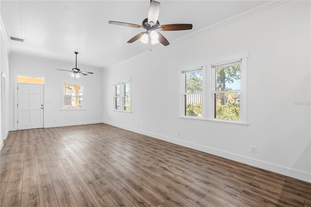 Active With Contract: $479,000 (3 beds, 2 baths, 1176 Square Feet)