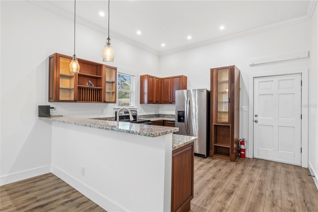 Active With Contract: $479,000 (3 beds, 2 baths, 1176 Square Feet)