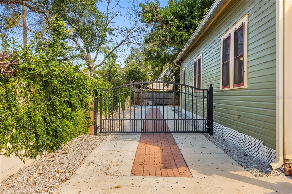 Active With Contract: $479,000 (3 beds, 2 baths, 1176 Square Feet)