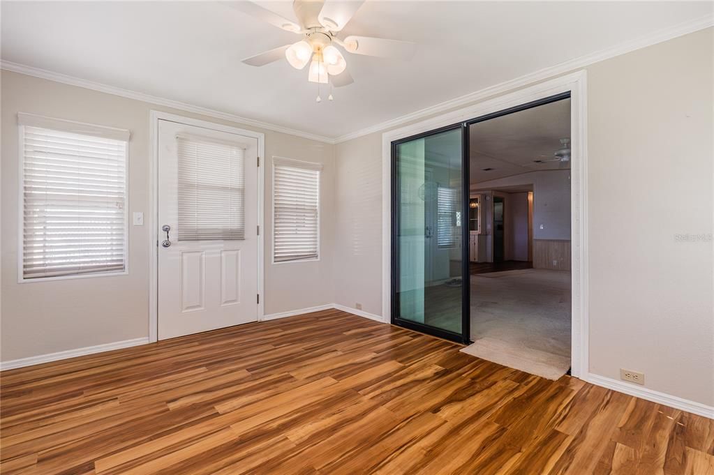 En Venta: $174,900 (2 camas, 2 baños, 1300 Pies cuadrados)