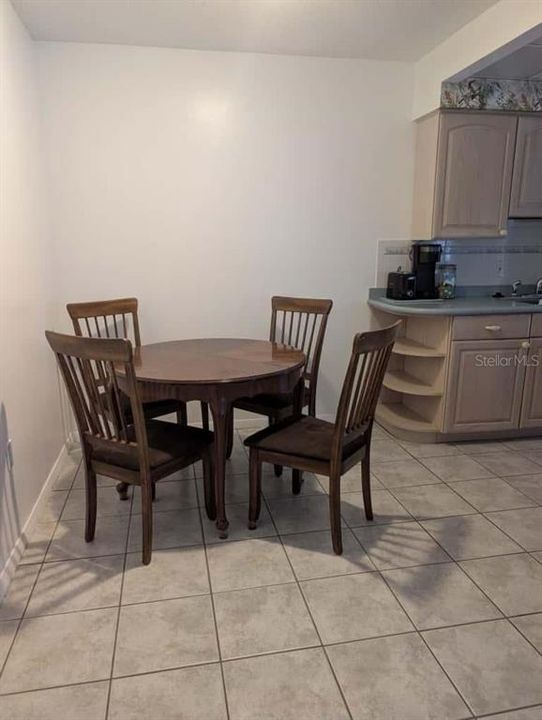 For Sale: $237,000 (2 beds, 2 baths, 891 Square Feet)