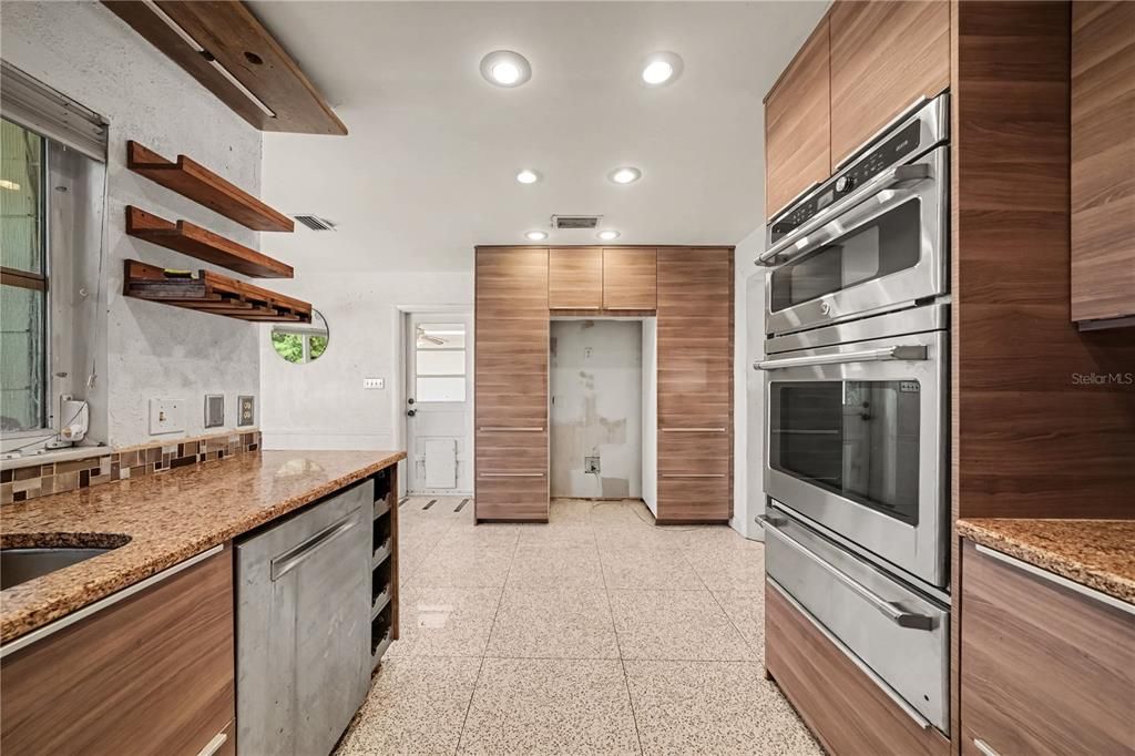 En Venta: $1,200,000 (6 camas, 3 baños, 3421 Pies cuadrados)