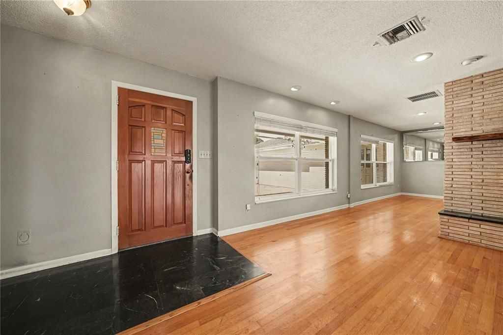 En Venta: $1,200,000 (6 camas, 3 baños, 3421 Pies cuadrados)