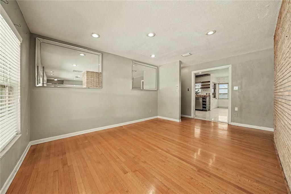 En Venta: $1,200,000 (6 camas, 3 baños, 3421 Pies cuadrados)
