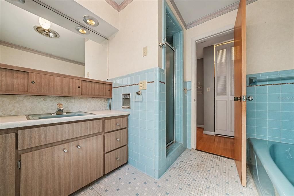 En Venta: $1,200,000 (6 camas, 3 baños, 3421 Pies cuadrados)