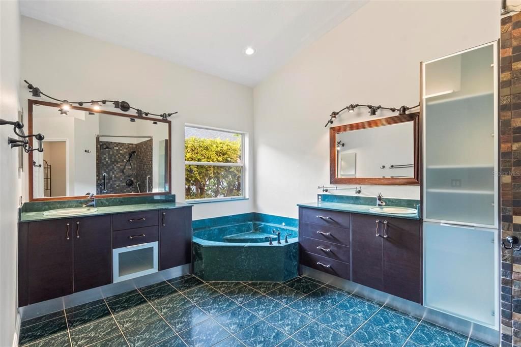 For Rent: $3,000 (4 beds, 2 baths, 2427 Square Feet)