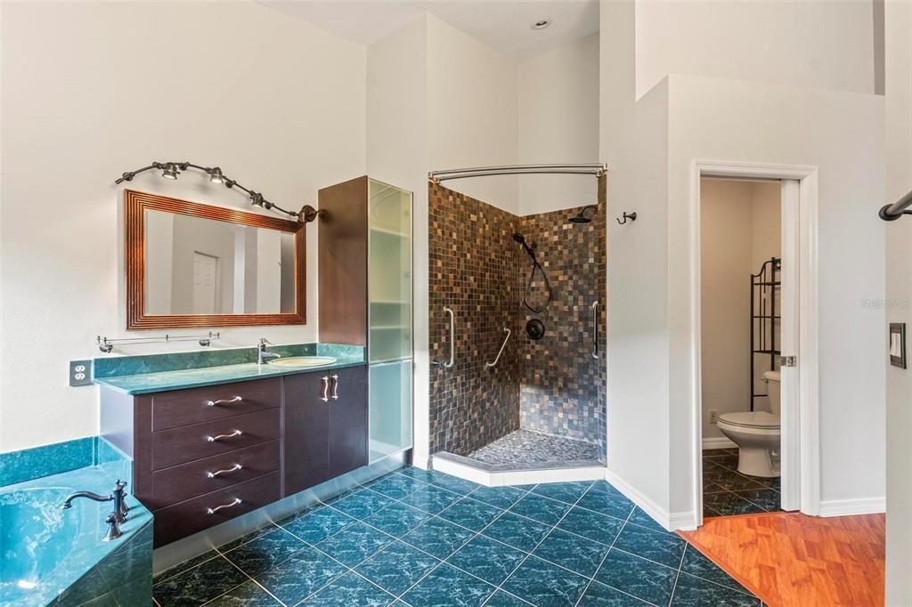 For Rent: $3,000 (4 beds, 2 baths, 2427 Square Feet)