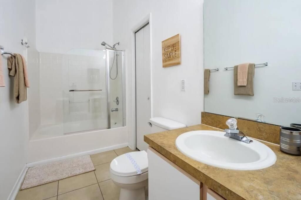 For Rent: $2,500 (4 beds, 3 baths, 1929 Square Feet)