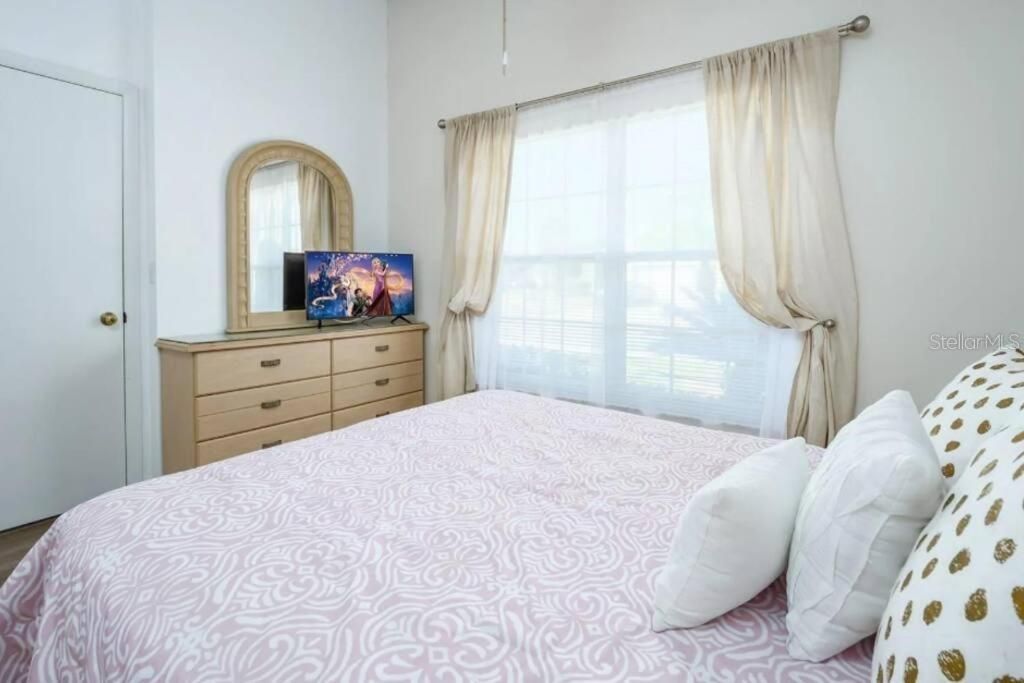 For Rent: $2,500 (4 beds, 3 baths, 1929 Square Feet)