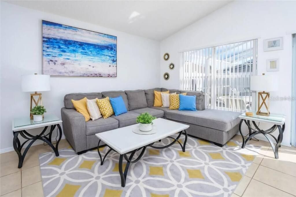 For Rent: $2,500 (4 beds, 3 baths, 1929 Square Feet)