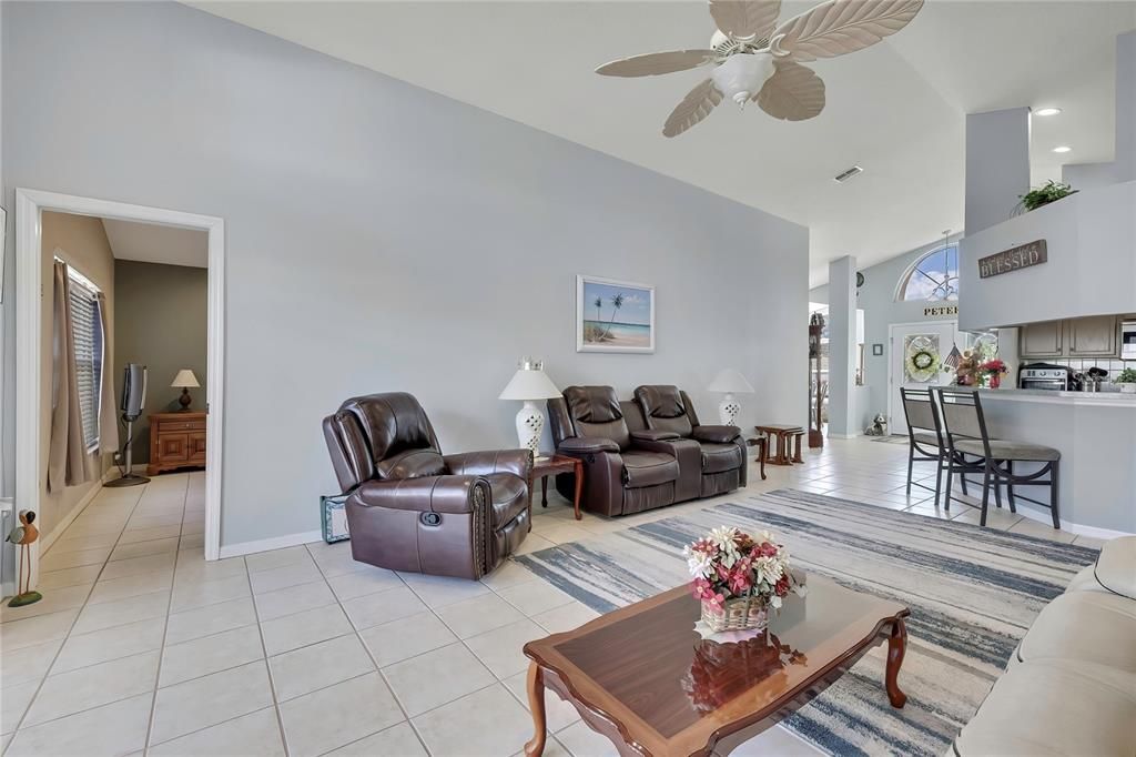 En Venta: $239,500 (3 camas, 2 baños, 1706 Pies cuadrados)