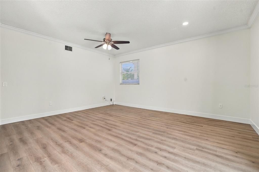 En Venta: $599,000 (4 camas, 2 baños, 2230 Pies cuadrados)