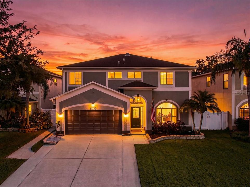 En Venta: $599,000 (4 camas, 2 baños, 2230 Pies cuadrados)