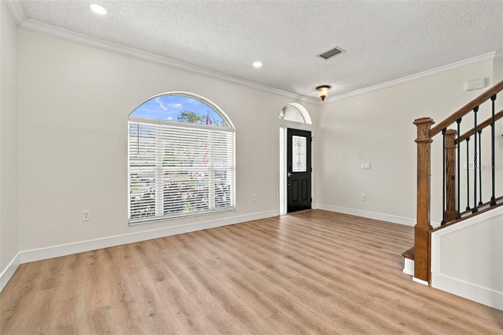 En Venta: $599,000 (4 camas, 2 baños, 2230 Pies cuadrados)