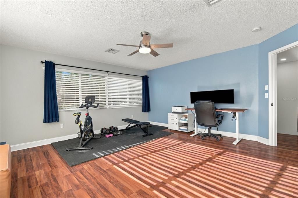 En Venta: $599,000 (4 camas, 2 baños, 2230 Pies cuadrados)