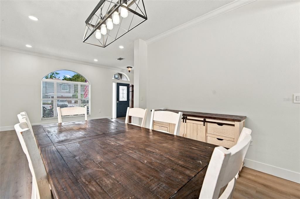 En Venta: $599,000 (4 camas, 2 baños, 2230 Pies cuadrados)