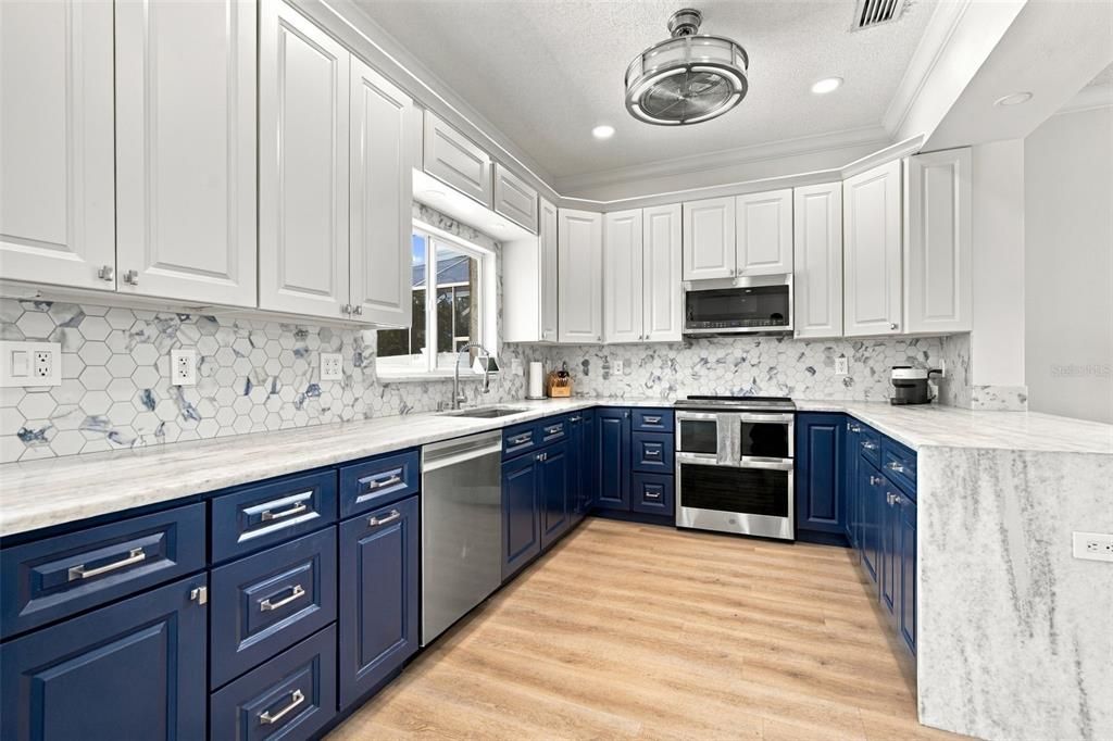 En Venta: $599,000 (4 camas, 2 baños, 2230 Pies cuadrados)