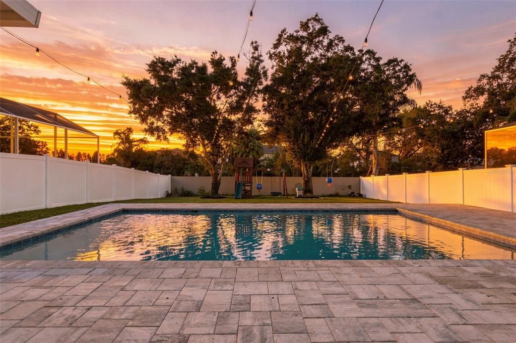 En Venta: $599,000 (4 camas, 2 baños, 2230 Pies cuadrados)
