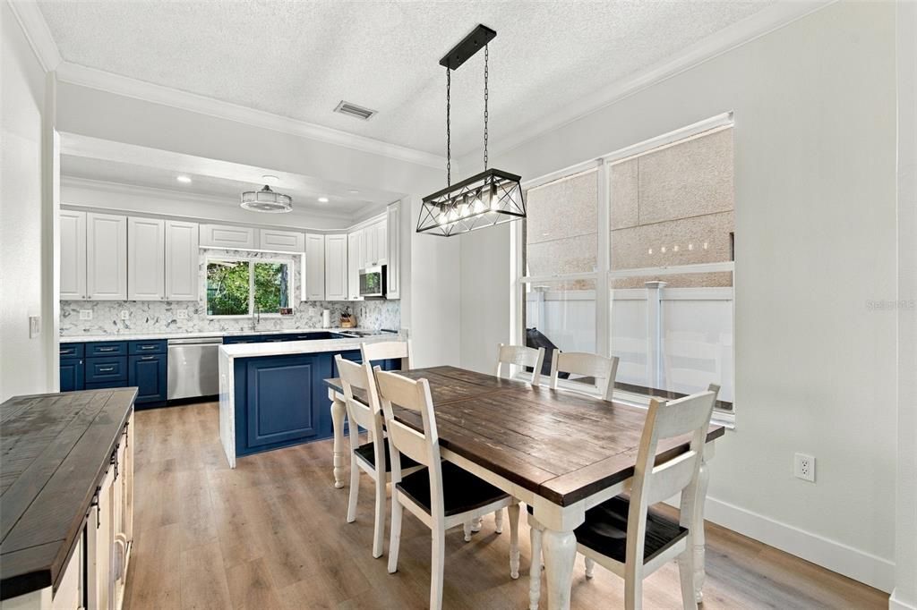 En Venta: $599,000 (4 camas, 2 baños, 2230 Pies cuadrados)