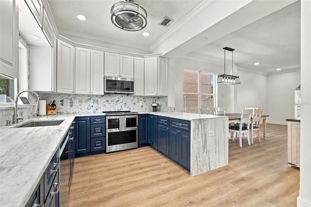 En Venta: $599,000 (4 camas, 2 baños, 2230 Pies cuadrados)
